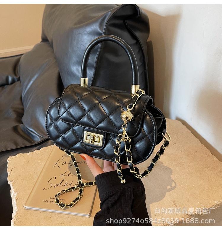 Rhombus Chain Portable Small Bag Women's 2025 New Popular Messenger Bag Fashionable Texture Commuter Shoulder Bag