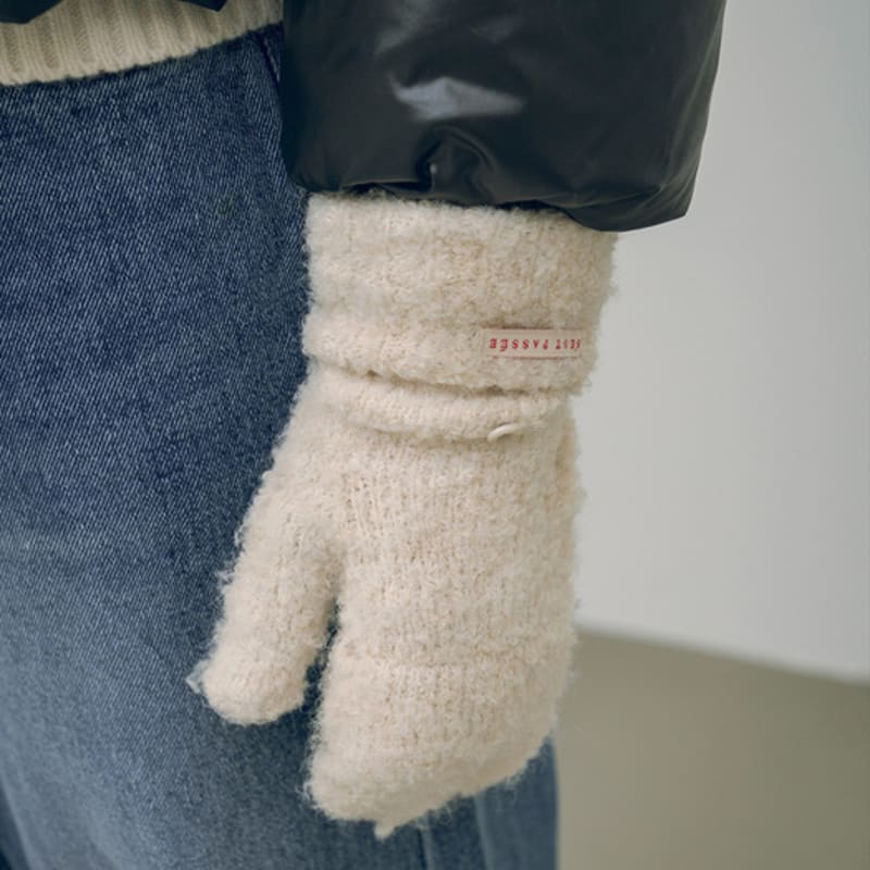 Siyazu SIAC3035 Buckle Gloves_Cream