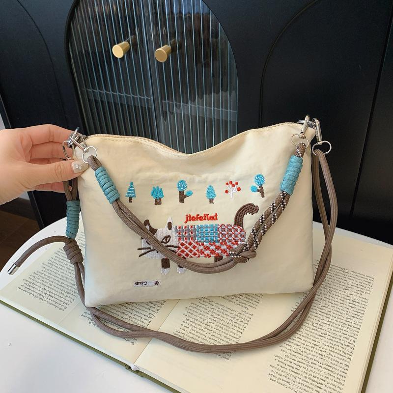 Ladies Tote Bag Lazy Ins Wind Japanese Embroidery  Joker Large-Capacity Durable Shoulder Bag Commuter Messenger Bag