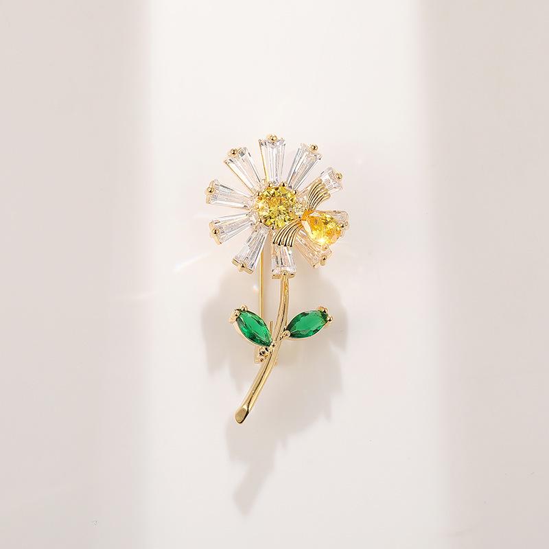 Bo Xin Yun Luxury Cubic Zirconia Daisy Brooch - Trendy, Versatile Lapel Pin for Women s Clothing