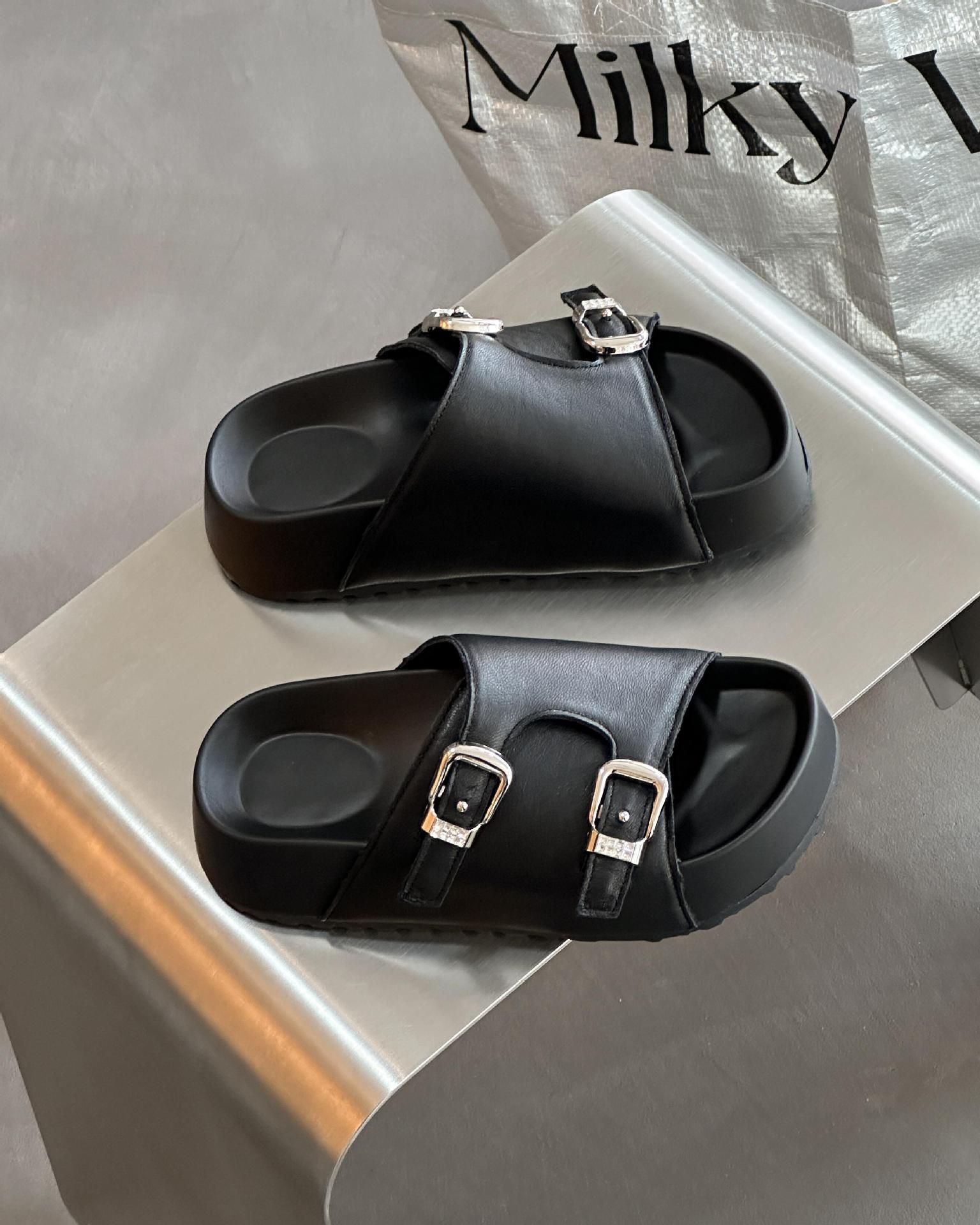 

Thick-soled slippers women s summer wear new fashion buckle one-word cool slippers high-end leather casual slippers 40 чорний
