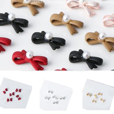 Nageldesign – Strass och nageldekorationer