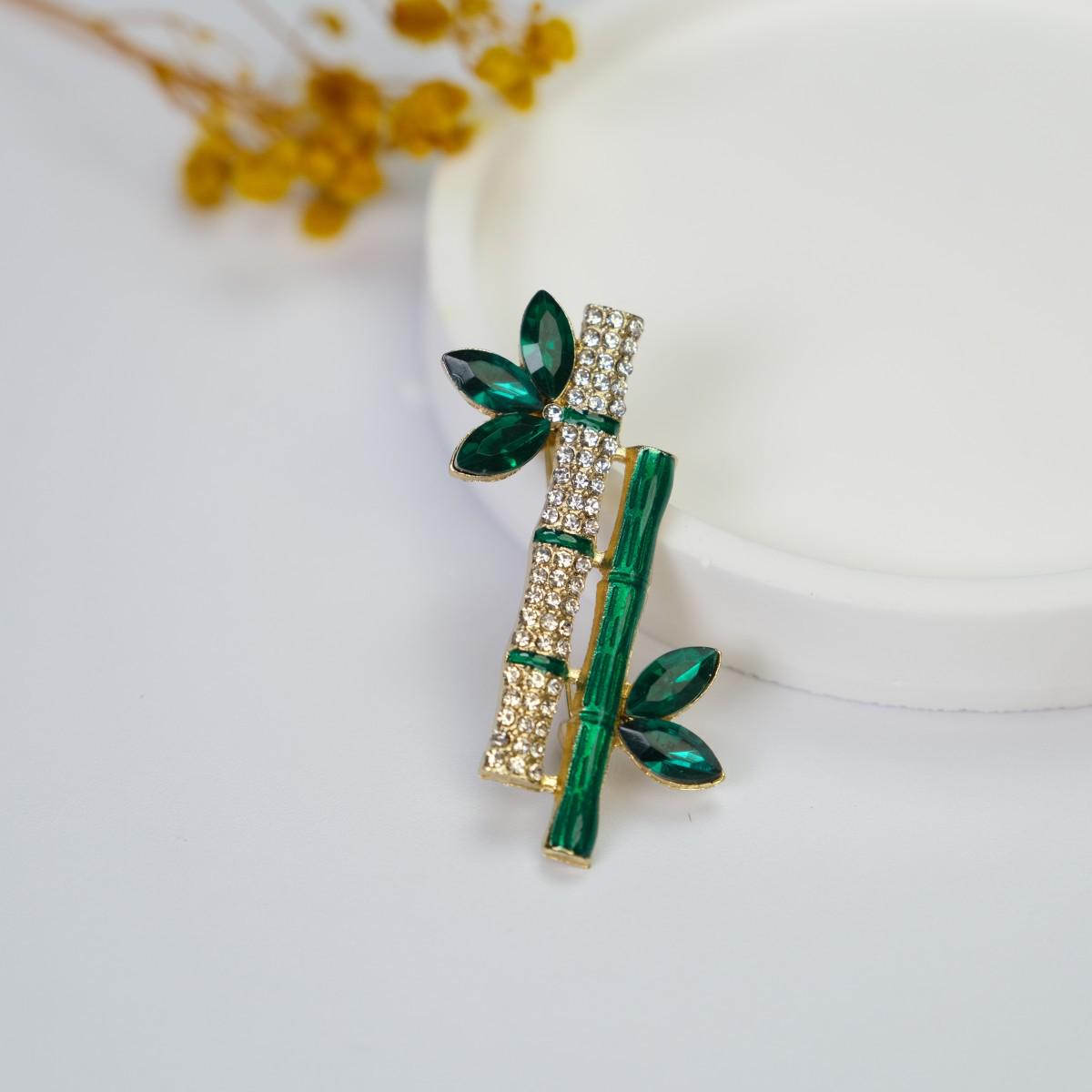 

Elegant Bamboo Brooch with Green Crystal - Women’s Cheongsam Accessory.