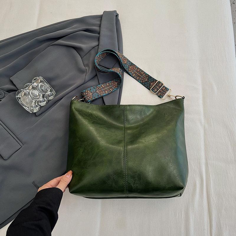 Spring Summer New Vintage Wide Strap Shoulder Crossbody Bag Premium Texture Commuter Bucket Bag