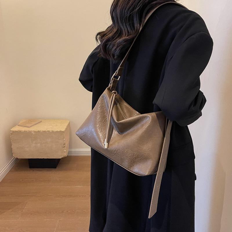 Solid Color Commuter Large Capacity Shoulder Bag Female Leather Crossbody Bag Underarm Dumpling Bag for Women