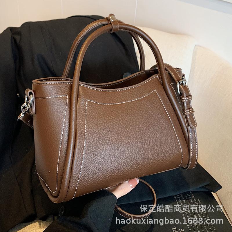 Retro simple hand-carried bucket bag women's 2025 autumn and winter new niche high-end shoulder bag casual versatile women's bag