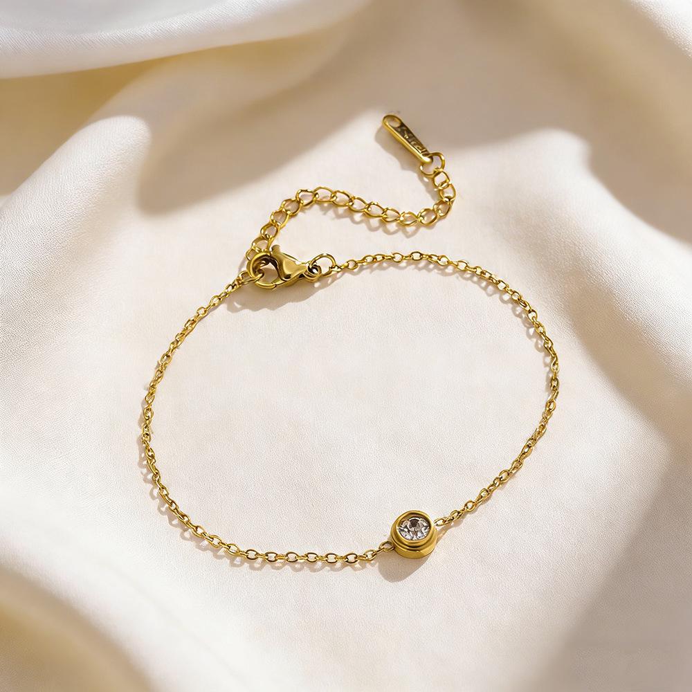 Stylish Diamond Stainless Steel Bracelet for Women - Lightweight & Versatile Design