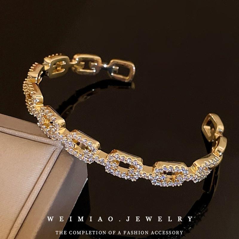 Zircon Open Bangle: Simple & Versatile Luxury Bracelet with Niche Design and Internet Celebrity Style.