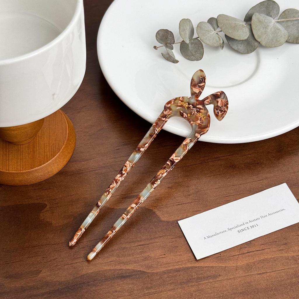 Elegant fjärilshårnål gjord av acetat med pärlinläggning Snygg U-formad hårpinne
