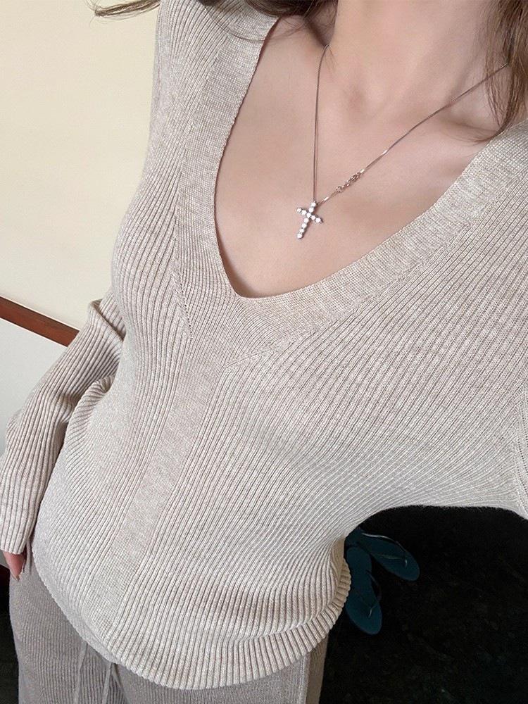 Xzichic Women's Slim Fit V-Neck Merino Wool Sweater, Long Sleeve Knit Top - Autumn/Winter 2026 Arrival