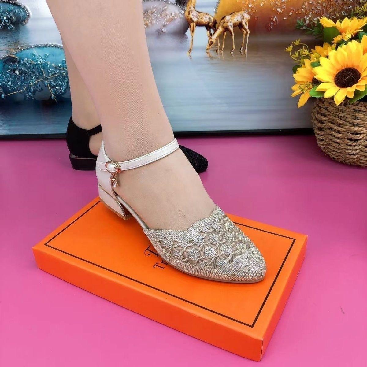 

Single shoes women s summer new one-word buckle women s shoes hot diamond mother shoes mesh breathable bag head sandals 34