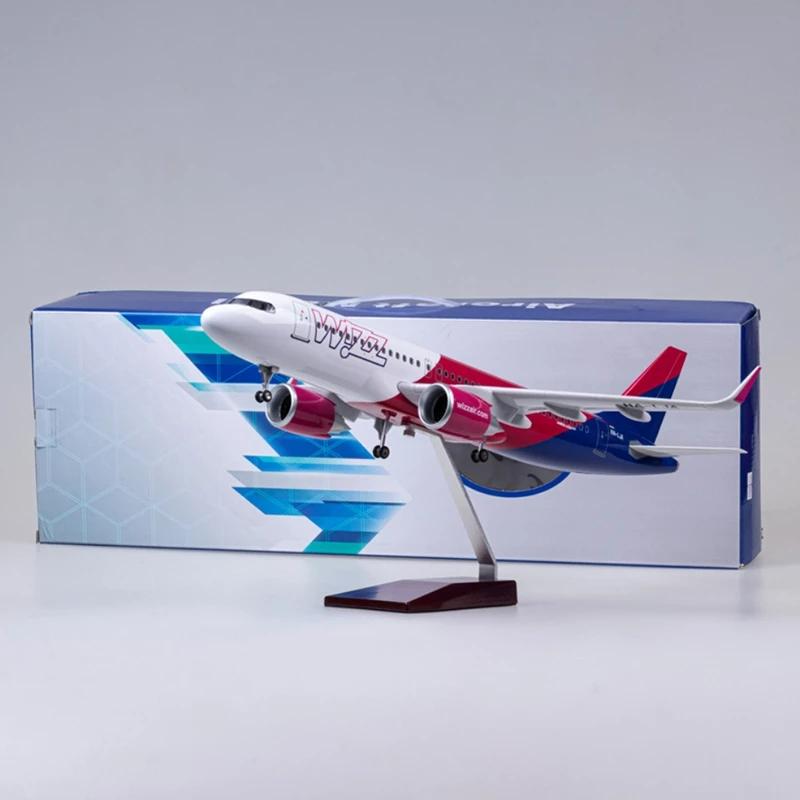 Large Airplane Model WIZZ Airlines Airbus 320 Plane Model 1:80 Scale 47cm Diecast Airplanes with LED Light for Collection or Gif