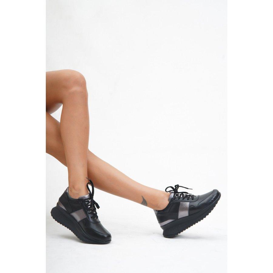 

Женские кроссовки из натуральной кожи