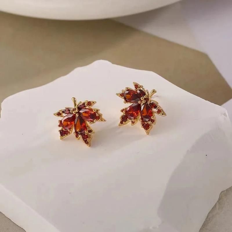 New Niche Fashion Red Maple Leaf Earrings Women's Light Luxury Earrings Retro Simple Crystal Earrings JewelryGiftsWholesale