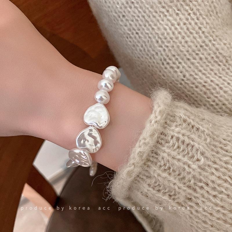 Vintage French Style T-Shaped Pearl Buckle Heart Bracelet for Women