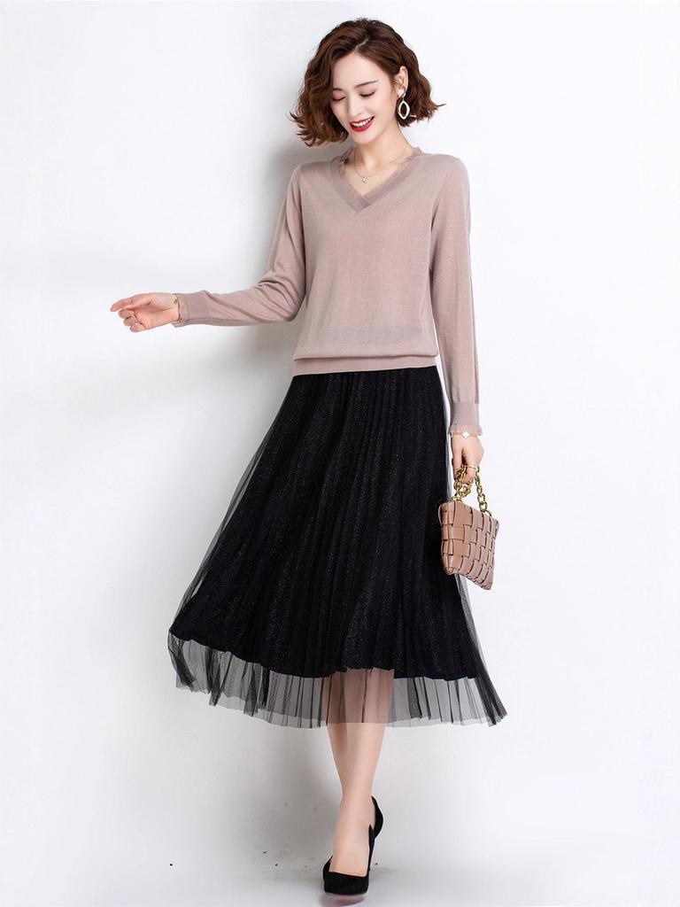 Women's Minimalist Wool V-Neck Long Sleeve Sweater - Autumn/Winter Slimming Base Layer Top