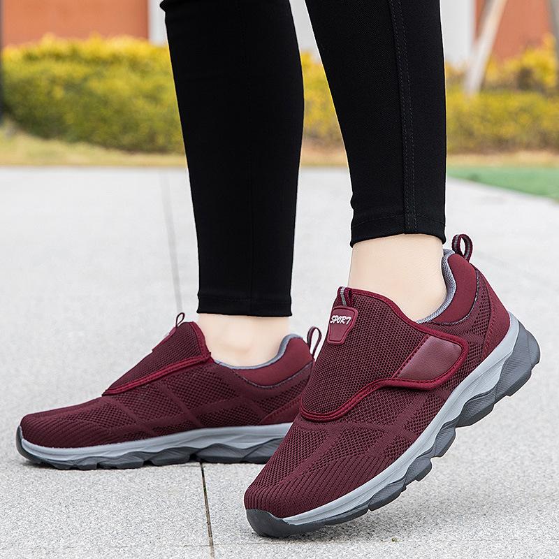 Spring and summer loose mother shoes light and breathable casual walking shoes couple shoes