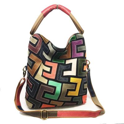 Borsa a tracolla da donna in vera pelle di vacchetta con cuciture colorate fatte a mano