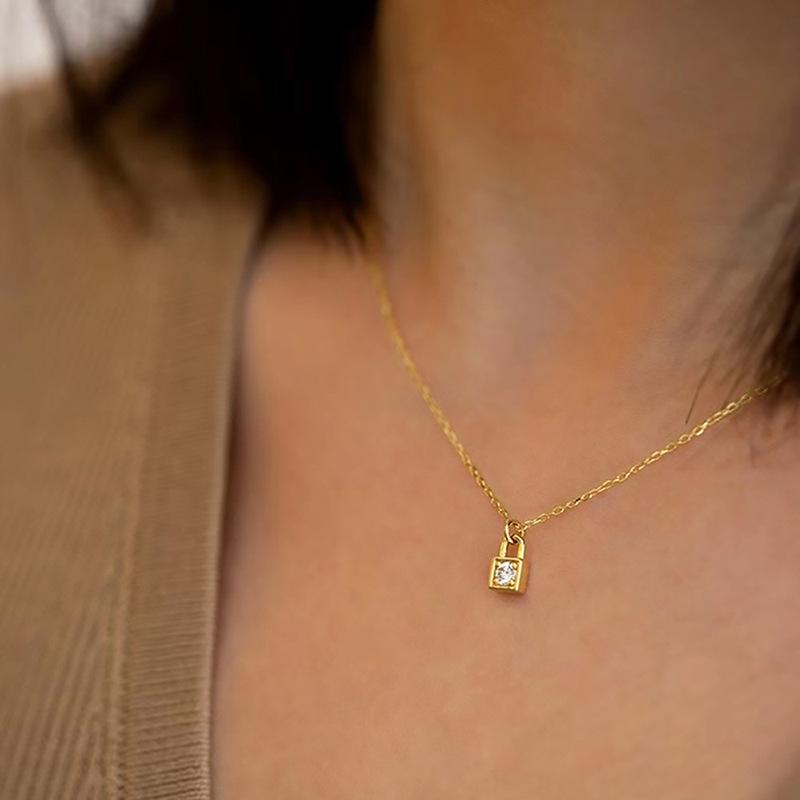 Cute Mini Single Diamond Necklace, Lock Love Story Design Sense Collarbone Chain, Love Key Fashion Women'S Necklace