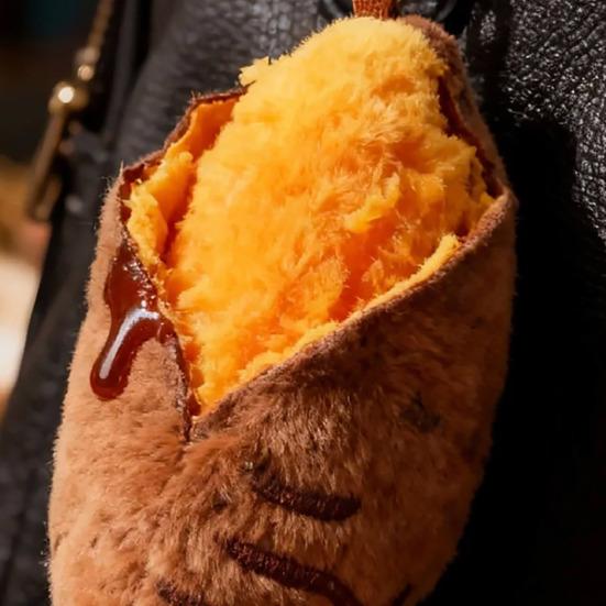 Plyšový klíčenka pečená sladká brambora Měkká vycpaná hračka se usmívající tváří Přívěsek na tašku na batoh Kabelku Zábavný dárek pro přátele Děti Podzimní Zimní Dekorace