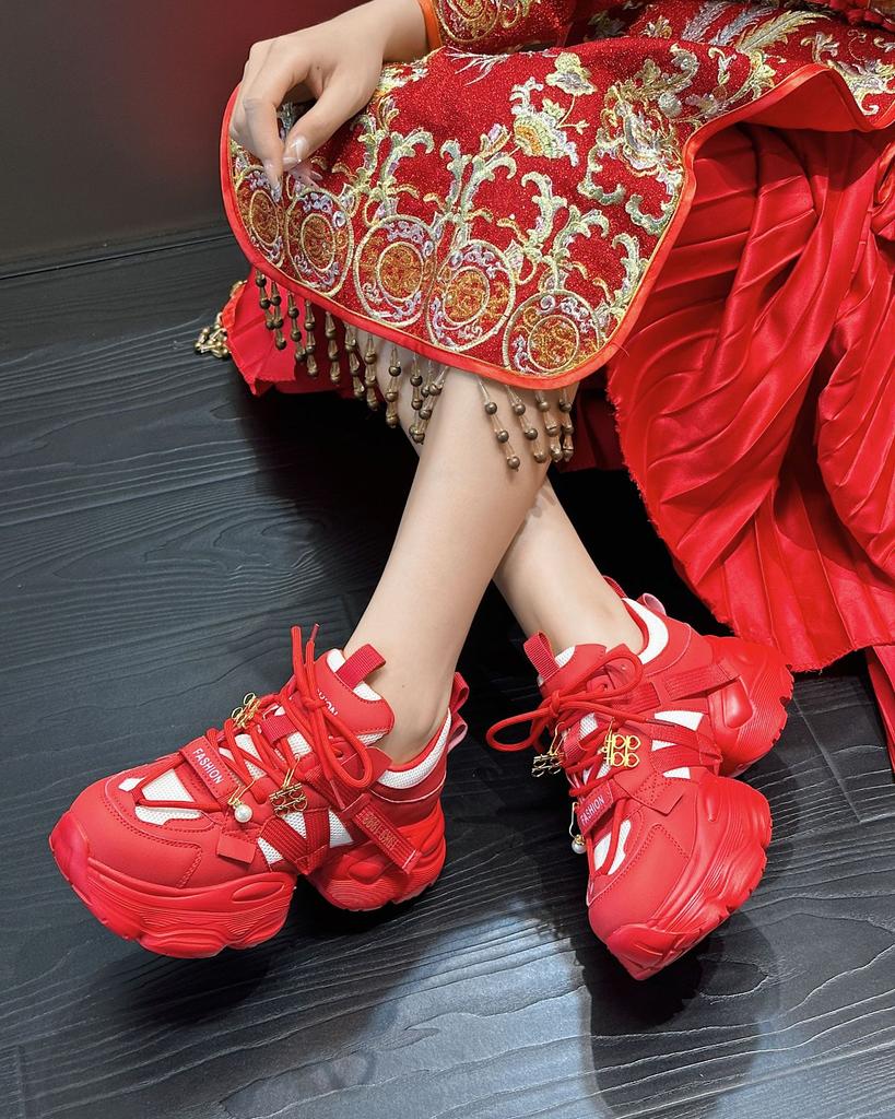 Pantofi sport de piele pentru femei, stil ins, la modă 2025, noi, mici, versatili, cu talpă groasă, roșii, sport și casual, pentru cuplu, pantofi de nuntă