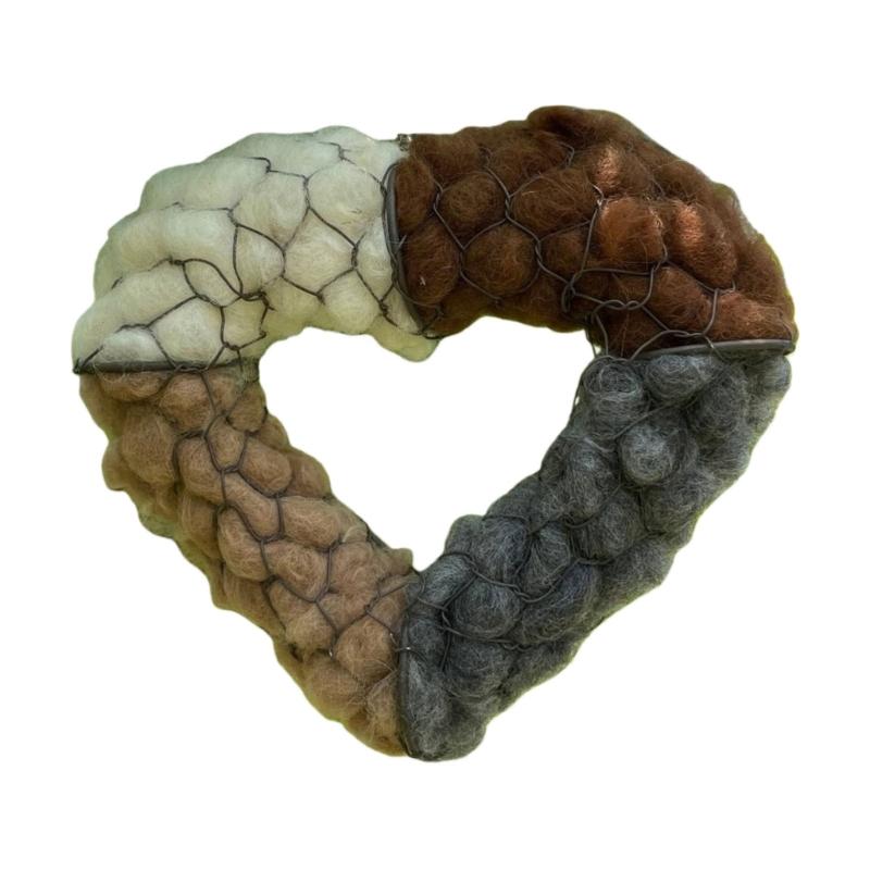 

Outdoor Bird Shelter House Refillable Heart Shape Bird Nesting Cotton Materials Attracts Wild Bird Garden Decoration
