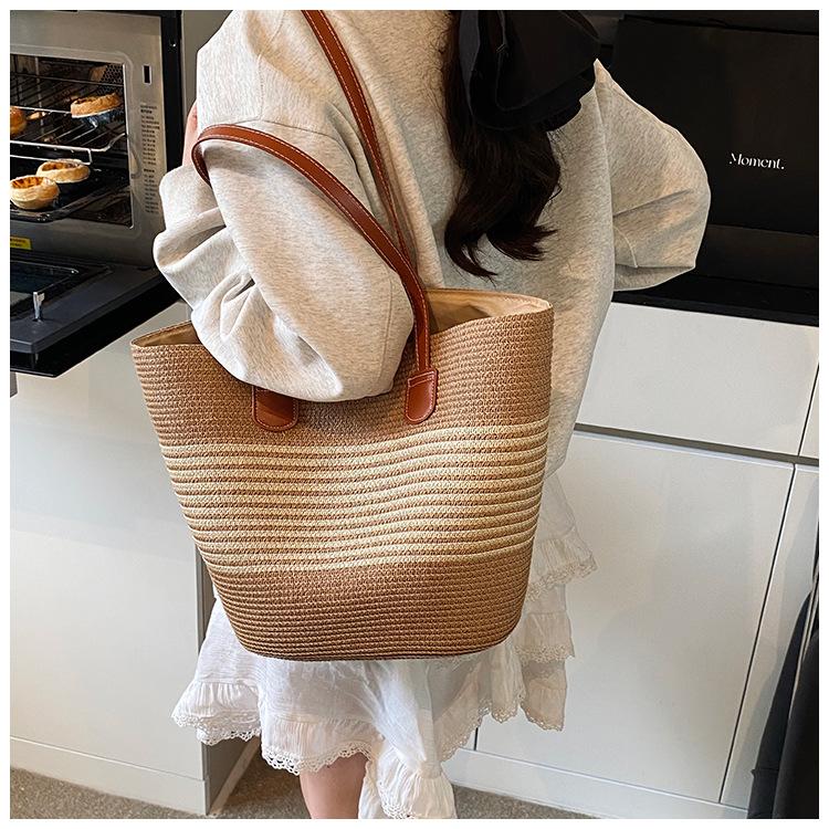 New Straw Bag Women's Summer Handbag Seaside Tote Bag Large Capacity Woven Shoulder Bag Premium Bucket Bag