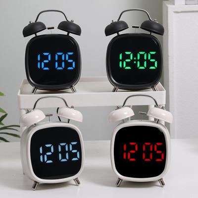 Malý digitální budík s LED displejem Velký displej Funkce odloženého buzení Nastavitelný Stolní hodiny na baterie