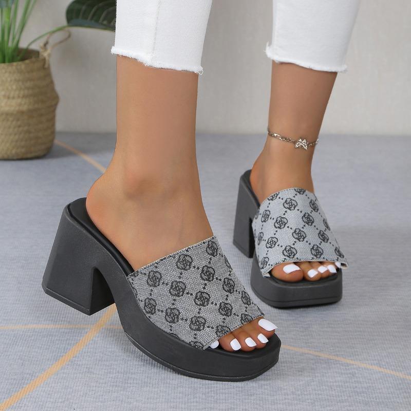 Grenzüberschreitende Übergröße Sommer neue Sandalen Damen Keilabsatz Dicksohlige Coole Hausschuhe Wasserdicht Ultrahoher Absatz Plateau Dickabsatz Damen Schuhe