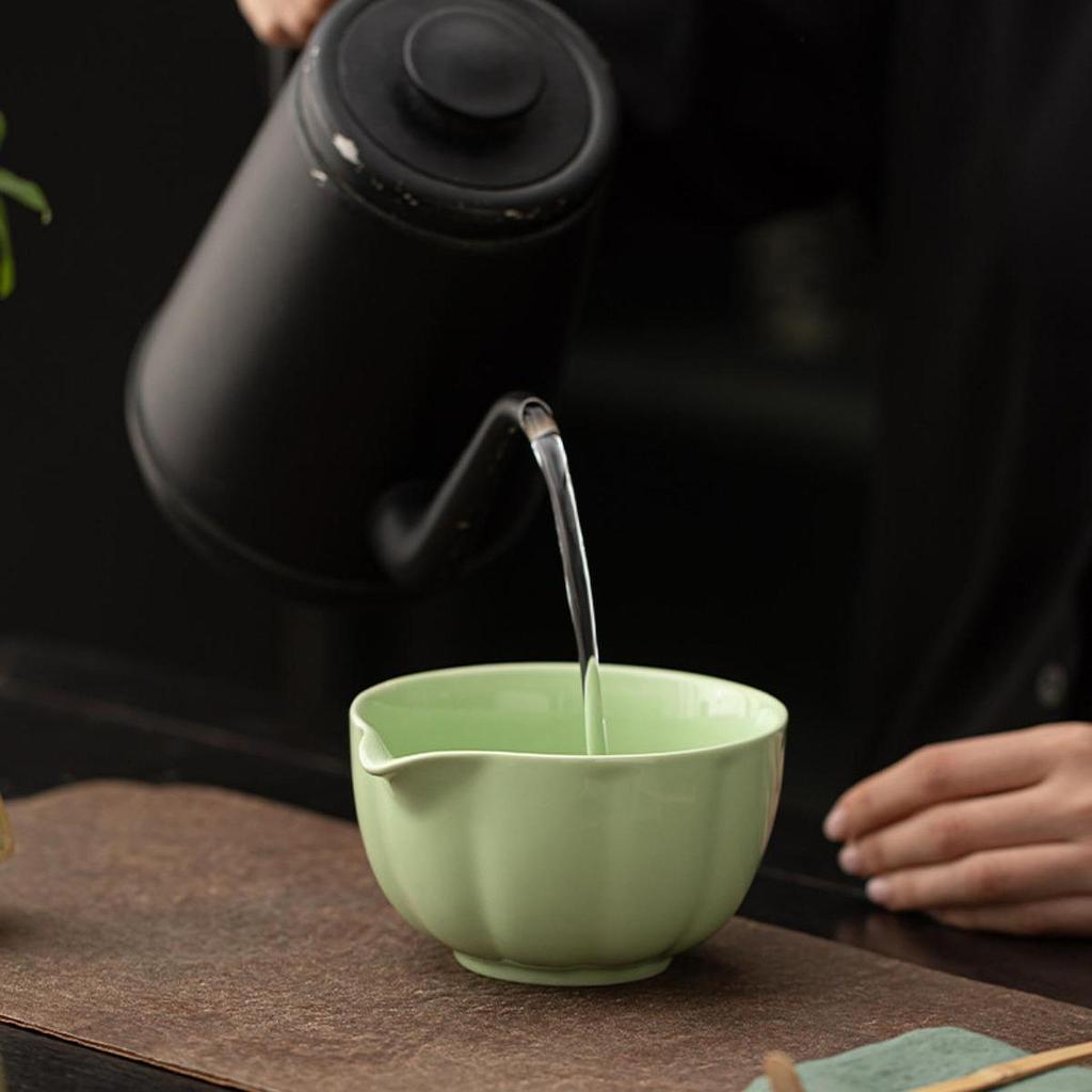 Japanese Matcha Bowl Japanese Tea Cup Gift Matcha Chawan with Pouring Spout for Kitchen Home Tea Room Dining Room Beginners