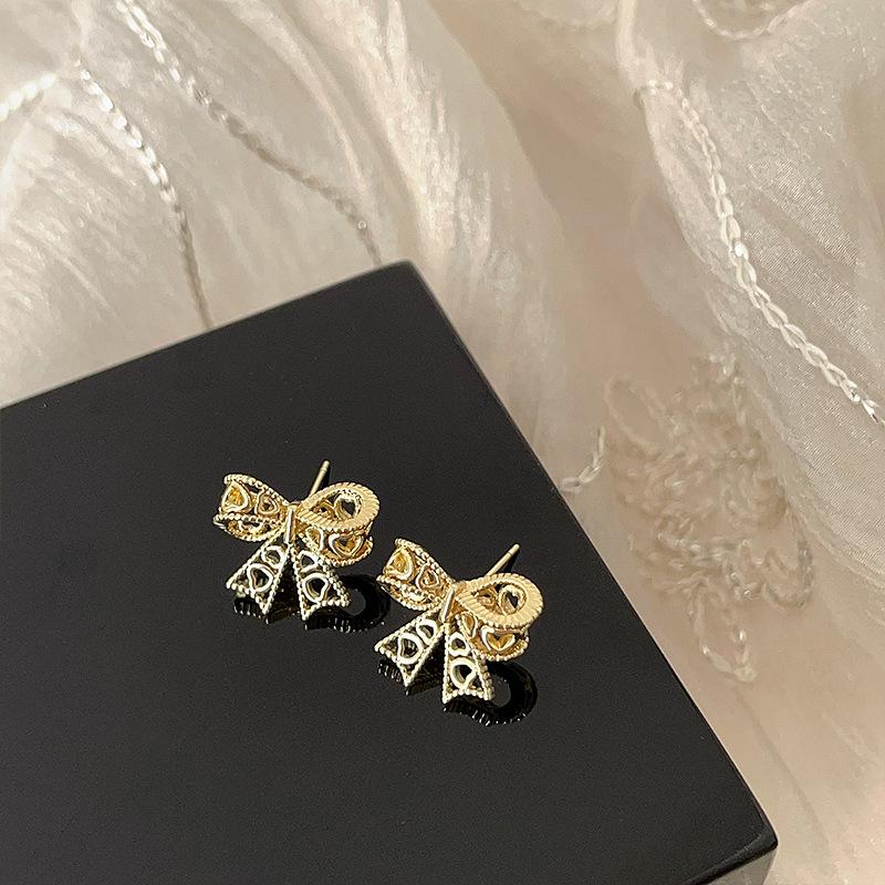 Romantic Empty Bow Stud Earrings Female Design Sense Niche Unique Personality Fashion Temperament Versatile Earrings