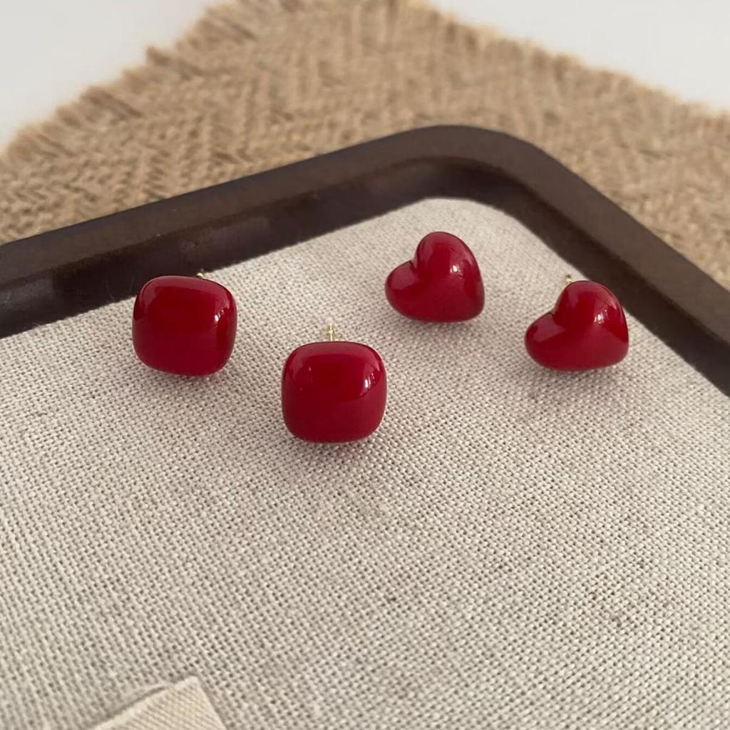 Chic Red Heart Square Stud Earrings for Women – Retro, Simple, Versatile Design