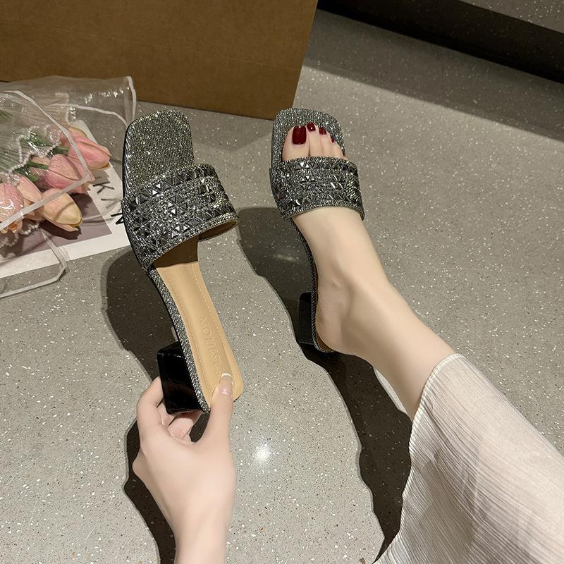 Fashion Women Shoes 2025 New Summer Fashion Non Slip Rhinestone Slippers Outdoor Height Increase Dress Style Women Medium Heel Sandals
