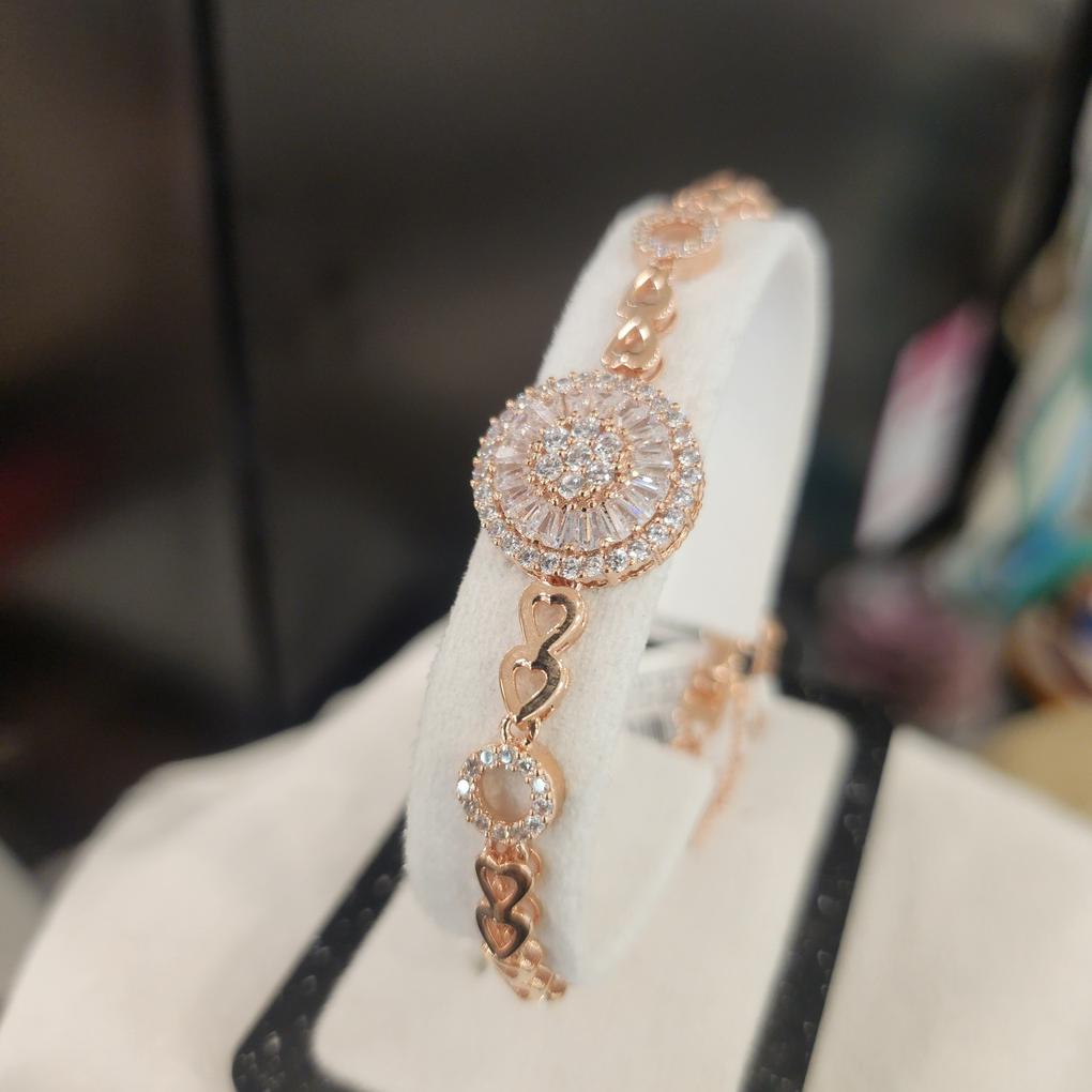 

Atria Crystal Tepa Cubic One Bracelet APSBADG0001