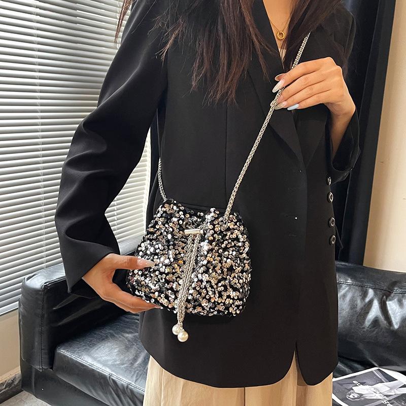 Fashion personalized sequined bag women's 2025 new Korean version bucket bag foreign style shoulder trend messenger dinner bag