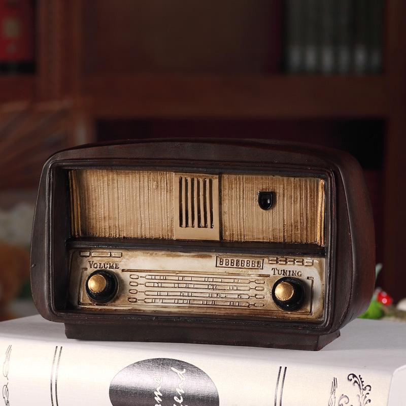 Vintage European Nostalgic Resin Radio Ornament – Retro Gift Craft