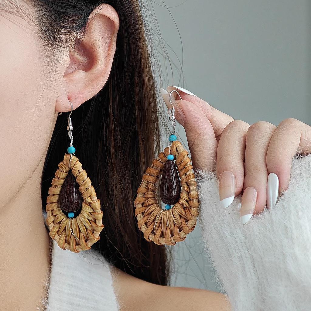 European Retro Geometric Raffia Earrings: Vacation-Style Wooden Hollow Long Accessories for Women