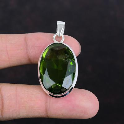 Prívesok z fazetovaného peridotu Originálny prívesok z drahokamu Jedinečný šperk Ručne vyrobený prívesok Prívesok zo striebra rýdzosti 925 Šperky z peridotu Svadobné darčeky