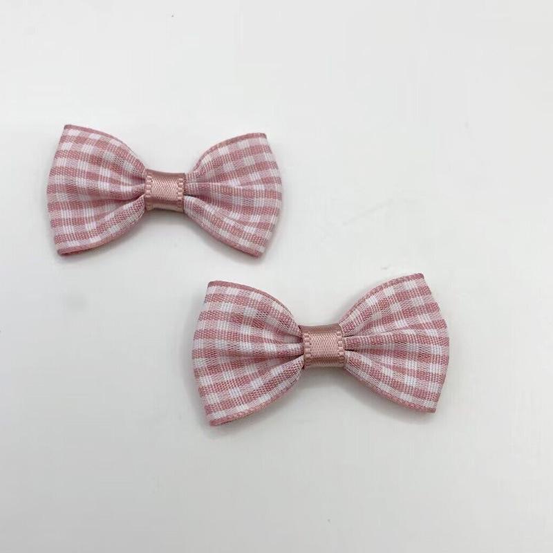 

Решетчатый бант 2,5x4,5 см. Материал для изготовления одежды, аксессуаров для волос, игрушек и украшений.