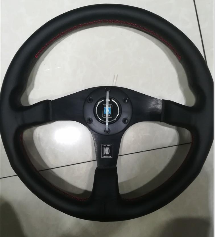 Volante in Pelle per Auto da 14 pollici con Pelle a Pori Fini per Corsa Universale - Design Semplice