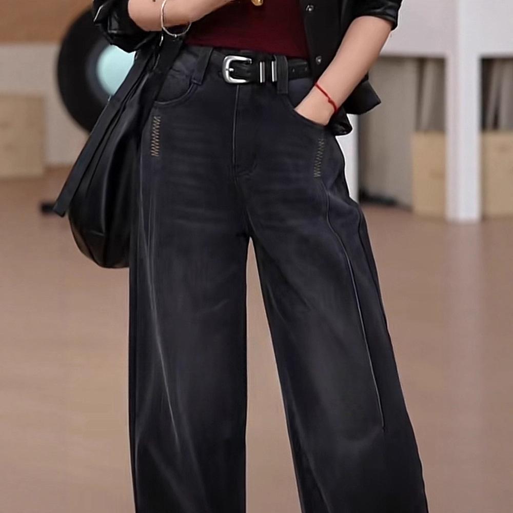 Women's Curved-Blade Wide-Leg Jeans, Autumn/Winter 2025 Trend.