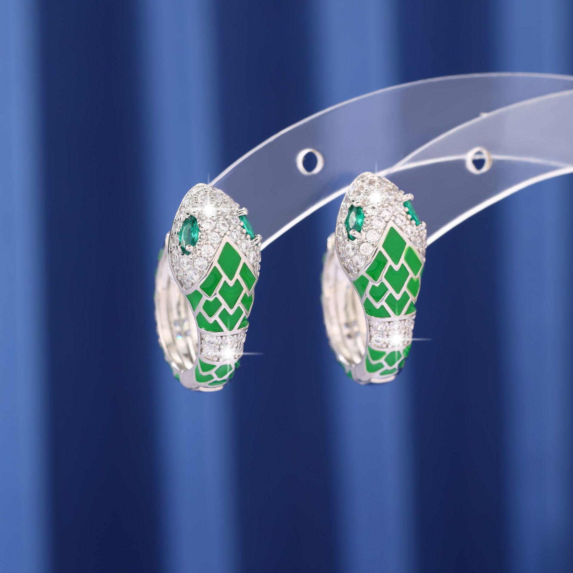 Элегантные китайские серьги-змеи с циркониевыми деталями