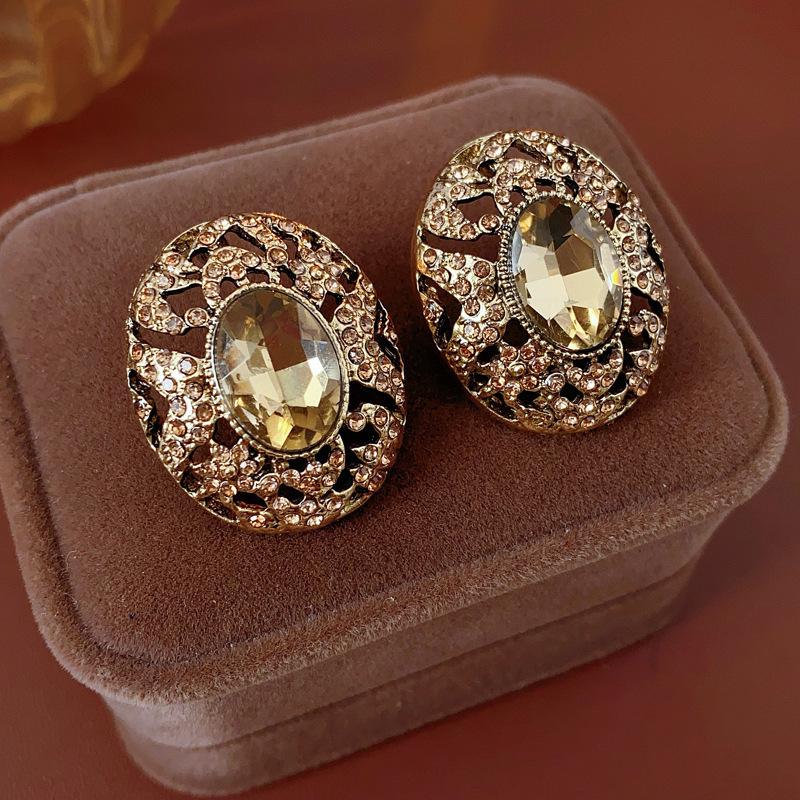 

Medieval Vintage Silver Needle Dripping Oil Rhombus Earrings Retro Court Style Exquisite Earrings Light Luxury High-end Earrings