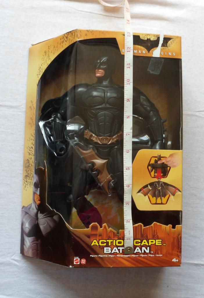 Batman začíná 14palcový akční Cape Batman