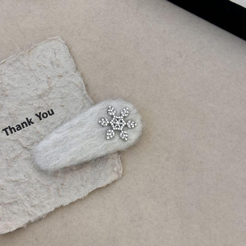 1pc Shining Rhinestone Snowflake Plush Breaking Clip, Autumn and Winter Gray Series, Simple Temperament, Hair Clip Edge Clip