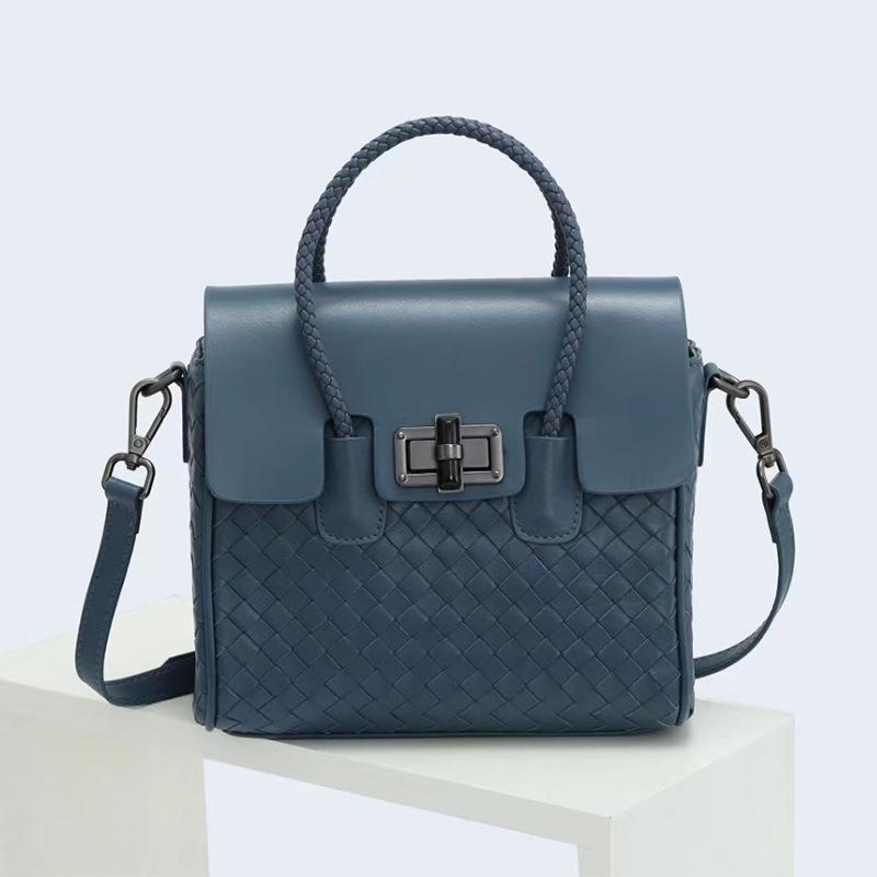 Geantă din piele de oaie 2025, nouă geantă de mână țesătă manual, cu senzație de înaltă culoare, culoare contrastantă, cu un singur umăr.