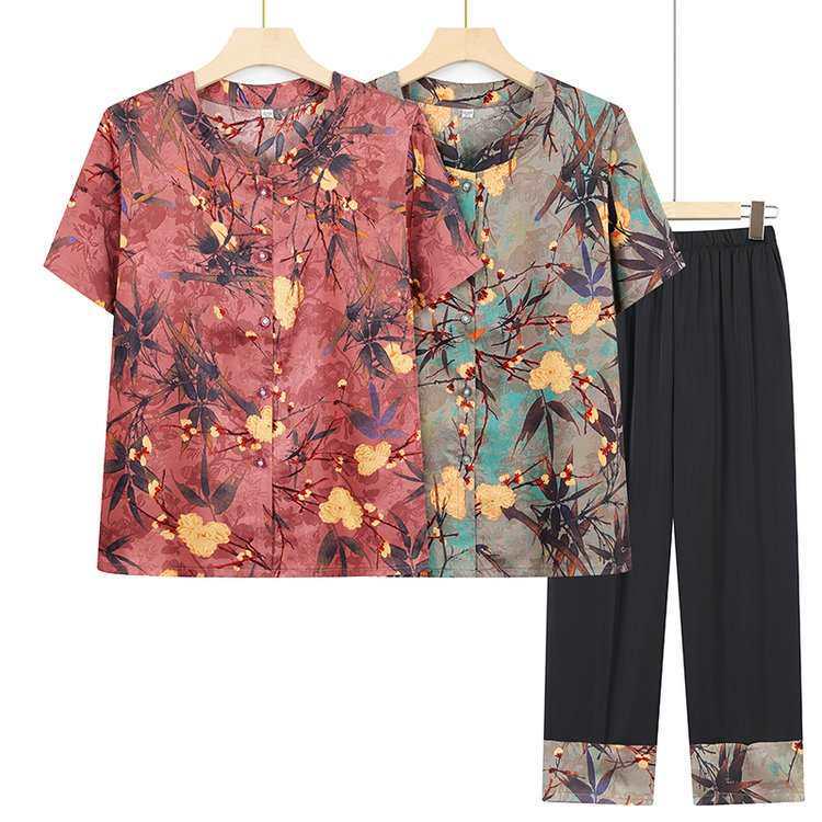 Stylish Summer Set for Middle-Aged and Elderly Women, Perfect for 60+, Short-Sleeved, Ideal Mother's Day Outfit.