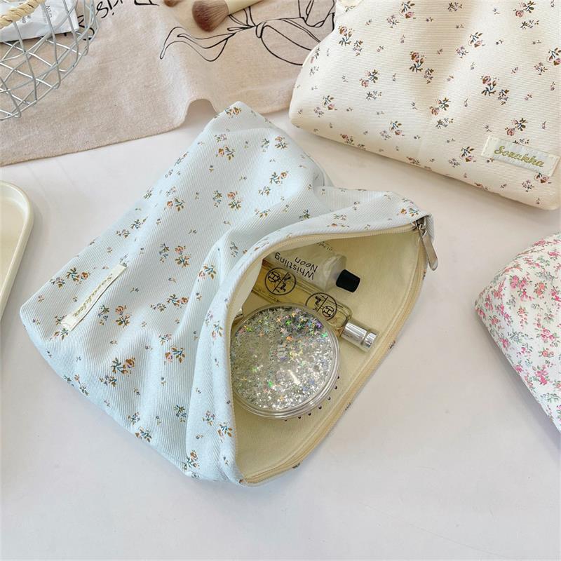 Cute Sweet Floral Cosmetic Bag Large Capacity Portable Travel Makeup Storage Bag Organizer Women Clutch Bag Girly Toiletry Bags