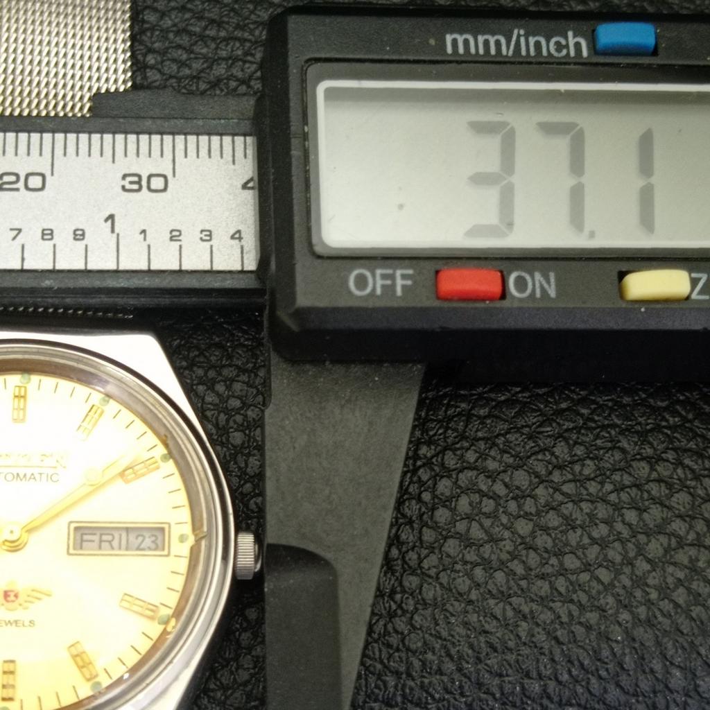 Citizen AUTOMATIC VINTAGE 8200 JAPAN MENS GOLDEN COLOR DIAL WATCH A702127-5 R208-a702127