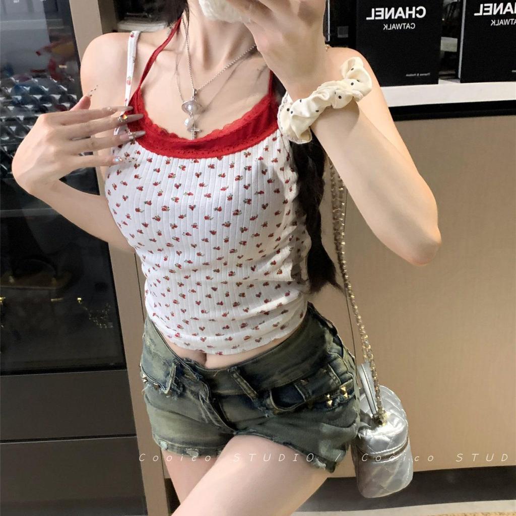 Dwuczęściowa damska koszulka na ramiączkach z kwiatowym wzorem i imitacją halter – modna, słodko-pikantna, dopasowana bluzka